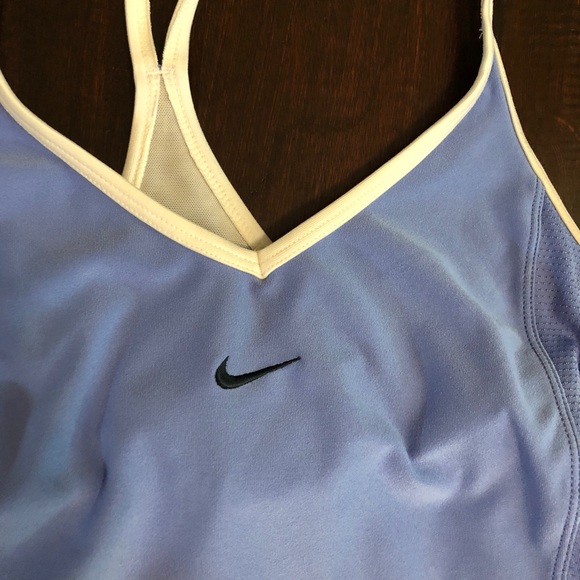 ๐๐  Nike workout top  ๐๐ - Picture 2 of 4